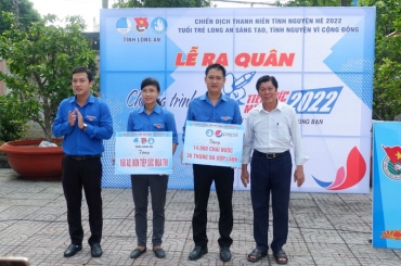 Huyện Cần Đước vận động trên 100 triệu đồng ”Tiếp sức mùa thi” năm 2022 EN