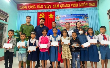 IMG Huế tài trợ chương trình ”Thắp sáng bước chân em” tại Huyện A Lưới, Quảng Nhâm, Thừa Thiên Huế