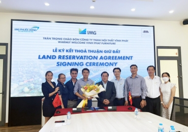 Phuoc Dong Industrial Park held the signing ceremony of land retention agreement - Vinh Phat Furniture Co., Ltd