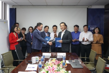 Lễ ký kết thoả thuận tài trợ học bổng IMG - Vì sự nghiệp giáo dục EN