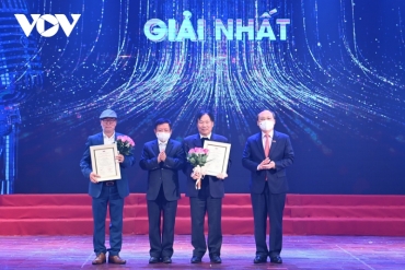 Businessman Le Tu Minh won first prize in the songwriting contest “Let’s sing Vietnam”