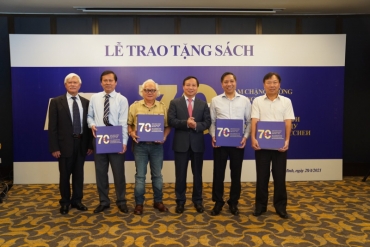 Lễ trao tặng sách - hoạt động thể hiện tình hữu nghị giữa hai nước Việt Nam - Nga EN