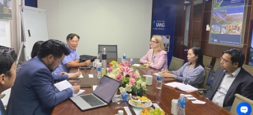 chairman of the board of directors of img investment joint stock company hosts the reception and works with the australian consular delegation in vietnam