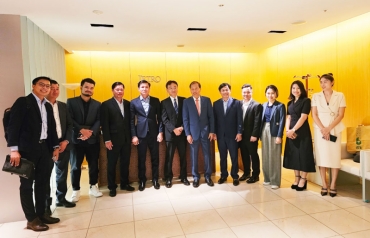 img and long an provincial delegation visited and worked with leaders of japan external trade organization