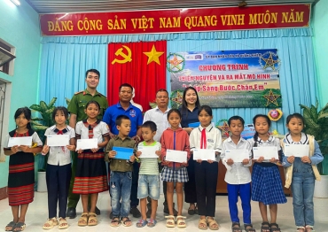 img hue sponsors the program   8221 light up your footsteps  8221  in a luoi district quang nham thua thien hue