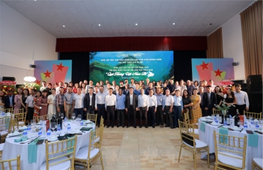 meeting the executive board of the entrepreneurs club of hanoi national university   exchange with generations of alumni of hanoi national university in the southern region