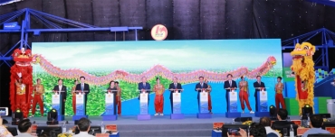 pm nguyen xuan phuc attends inaugural ceremony of phuoc dong industrial park and port