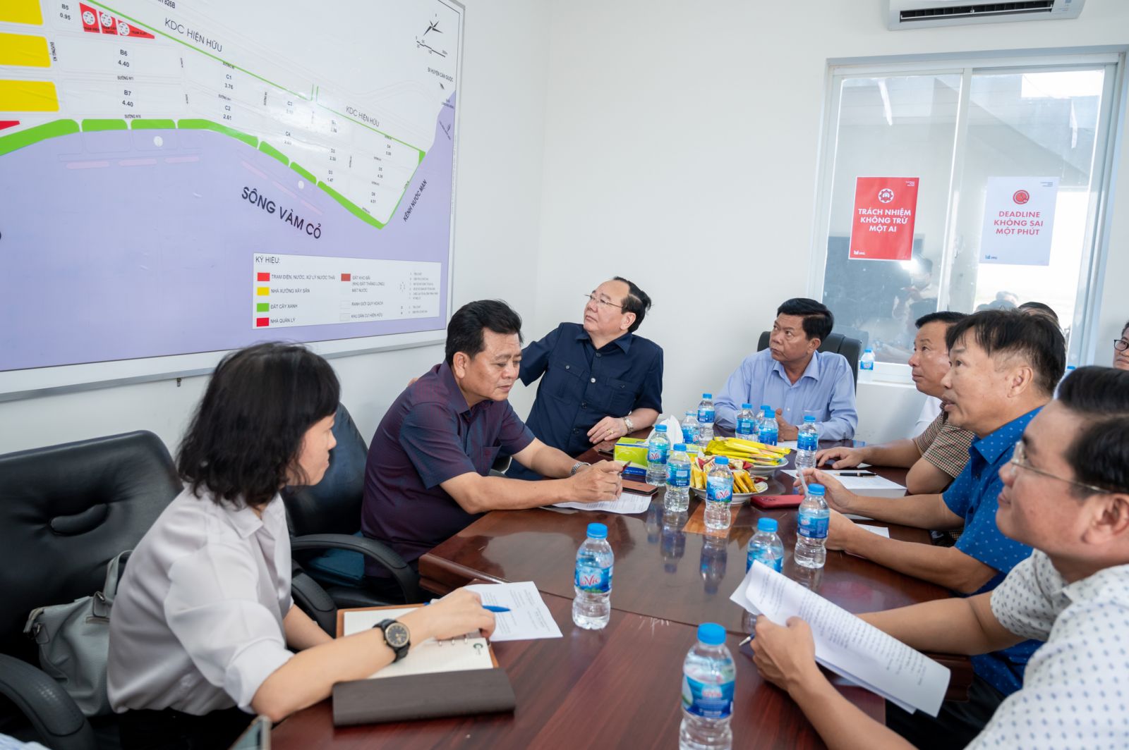 the chairman of long an province visited to img phuoc dong industrial park   port